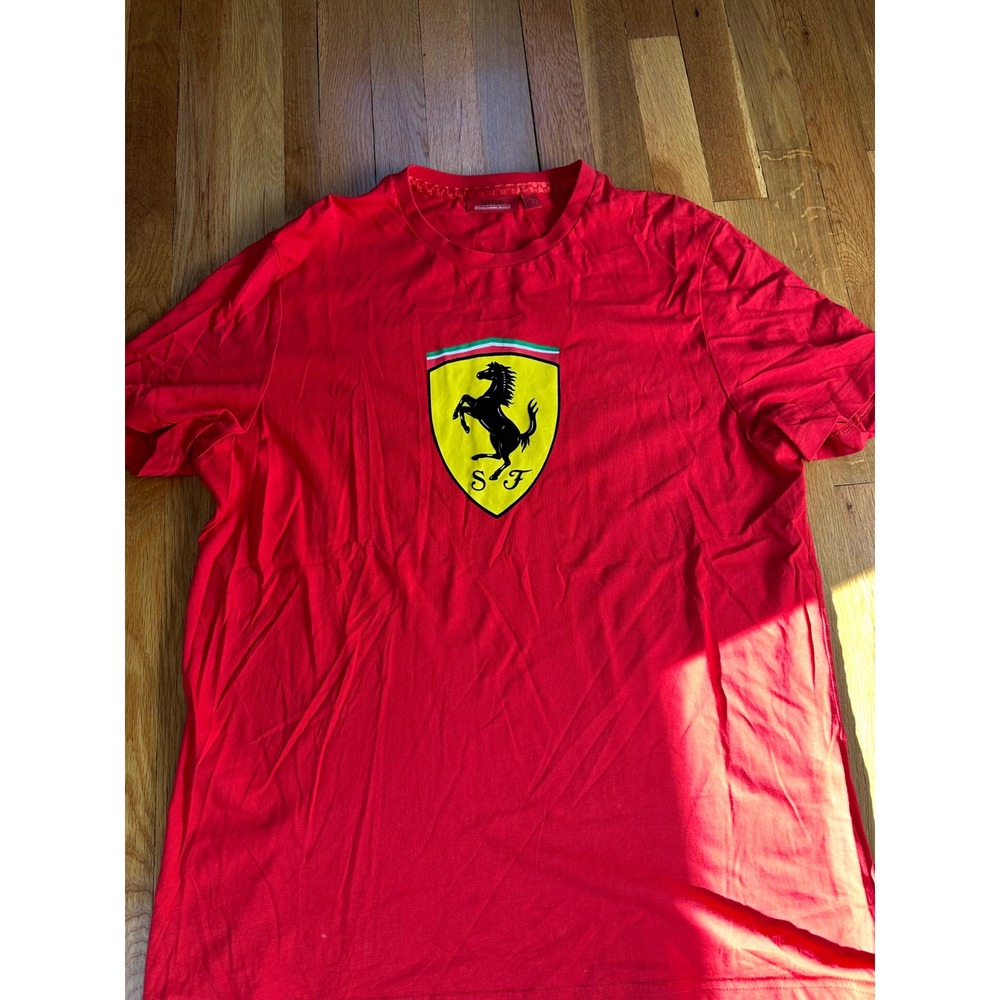 Mens Ferrari red T shirt size XL